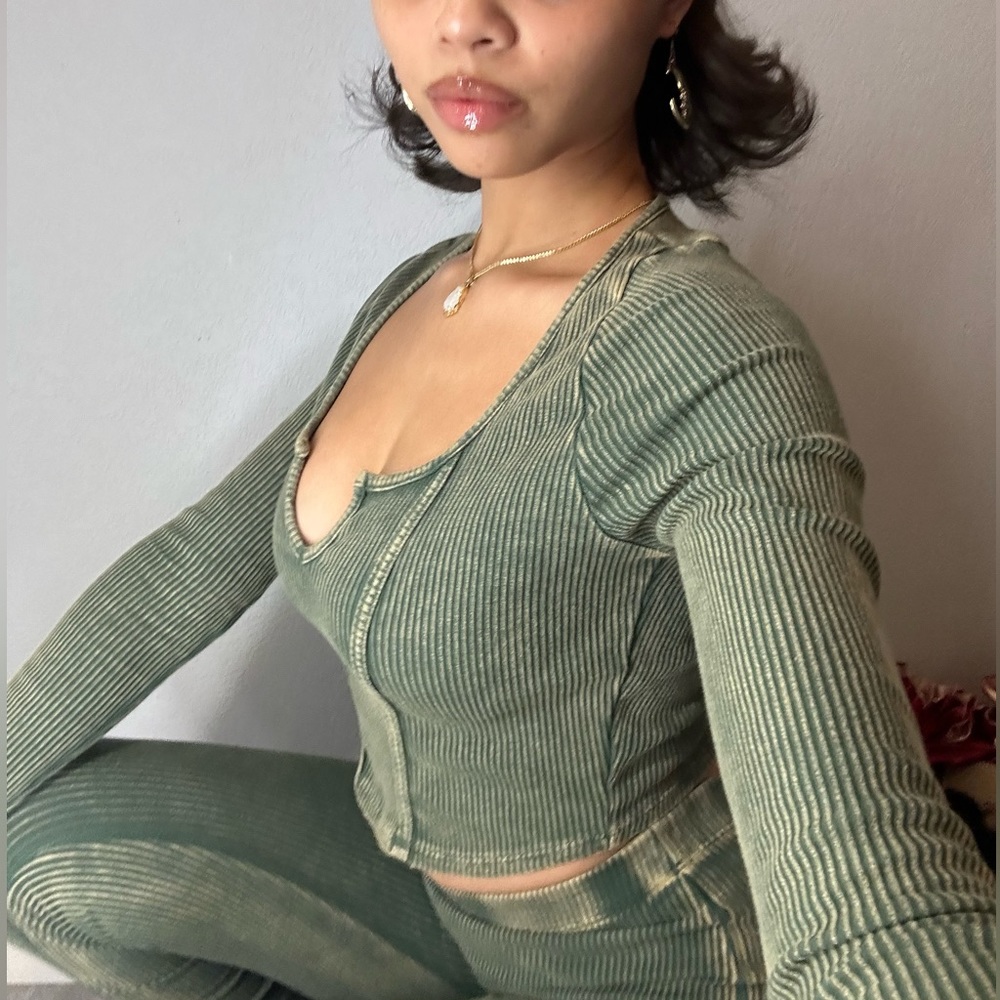 Green rubbed matching set, v neck long sleeve & tall girl friendly tights